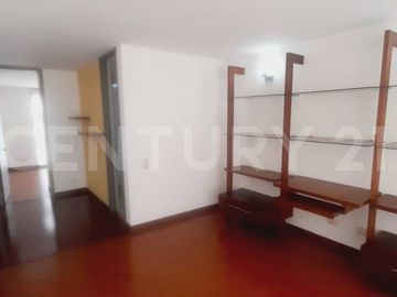 VENDO ESPECTACULAR CASA EN CAMINOS DE GRATAMIRA 4 NIVELES