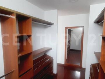 VENDO ESPECTACULAR CASA EN CAMINOS DE GRATAMIRA 4 NIVELES