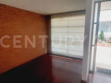 VENDO ESPECTACULAR CASA EN CAMINOS DE GRATAMIRA 4 NIVELES