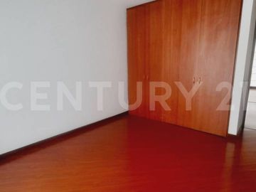 VENDO ESPECTACULAR CASA EN CAMINOS DE GRATAMIRA 4 NIVELES