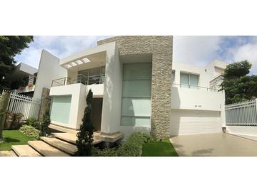 SE VENDE CASA DE LUJO EN ALTOS DE RIOMAR