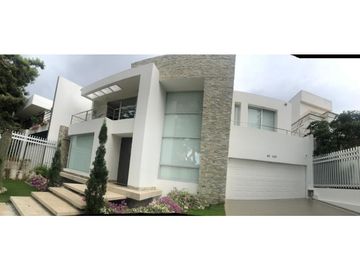 SE VENDE CASA DE LUJO EN ALTOS DE RIOMAR