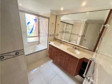 VENTA HERMOSO APARTAMENTO EN LAS SANTAS POBLADO