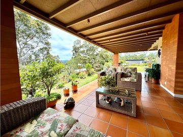 Vendo casa Campestre estilo Español en el Carmen de Viboral