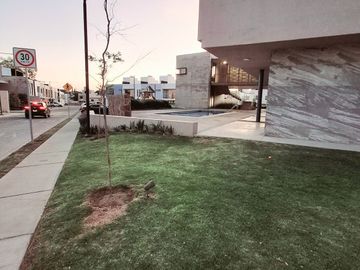 CASANUEVA EN VENTA, PRECIOSA TERMINADOS PREMIUM EN SAVIA CENTRAL , ZAPOPAN.