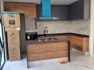 CASANUEVA EN VENTA, PRECIOSA TERMINADOS PREMIUM EN SAVIA CENTRAL , ZAPOPAN.