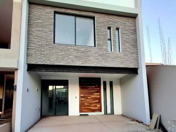 CASANUEVA EN VENTA, PRECIOSA TERMINADOS PREMIUM EN SAVIA CENTRAL , ZAPOPAN.
