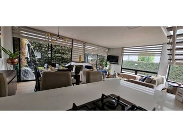 Bella y amplia casa en Cota para Venta
