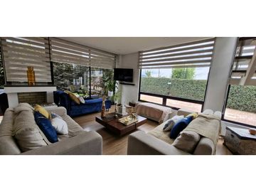 Bella y amplia casa en Cota para Venta