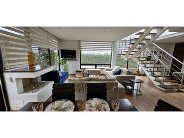 Bella y amplia casa en Cota para Venta