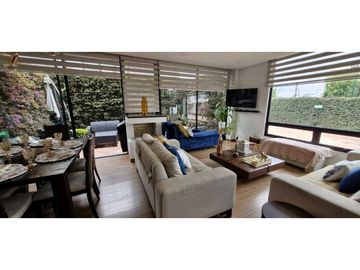 Bella y amplia casa en Cota para Venta