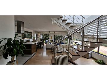 Bella y amplia casa en Cota para Venta
