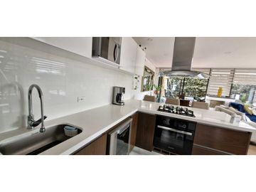 Bella y amplia casa en Cota para Venta