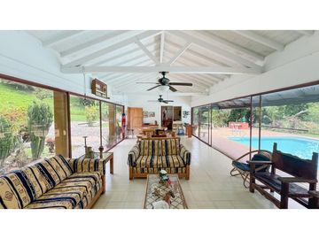 Venta de finca en Bolombolo
