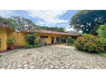 Venta de finca en Bolombolo