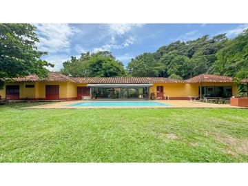 Venta de finca en Bolombolo
