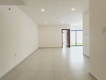 Casa en VENTA con recamara en planta baja Fracc LOMAS DE LA RIOJA
