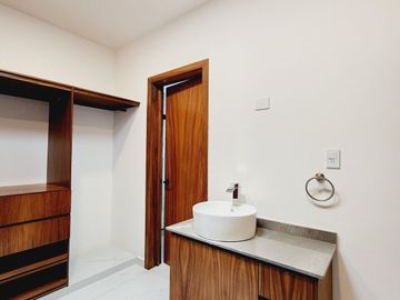 Casa en VENTA con recamara en planta baja Fracc LOMAS DE LA RIOJA