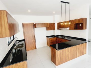 Casa en VENTA con recamara en planta baja Fracc LOMAS DE LA RIOJA