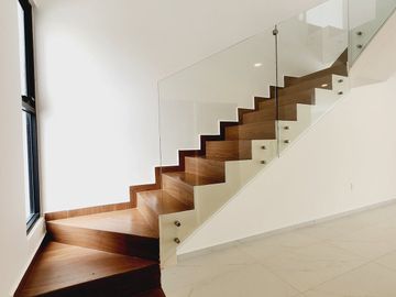 Casa en VENTA con recamara en planta baja Fracc LOMAS DE LA RIOJA