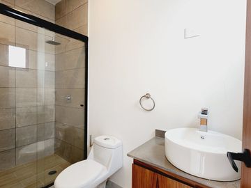 Casa en VENTA con recamara en planta baja Fracc LOMAS DE LA RIOJA