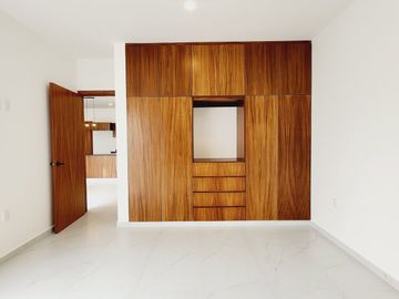 Casa en VENTA con recamara en planta baja Fracc LOMAS DE LA RIOJA