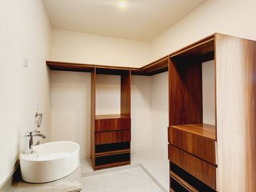 Casa en VENTA con recamara en planta baja Fracc LOMAS DE LA RIOJA