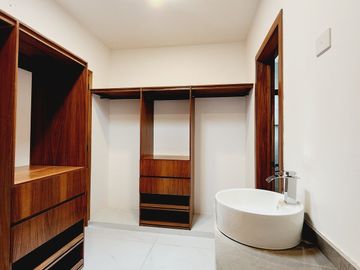 Casa en VENTA con recamara en planta baja Fracc LOMAS DE LA RIOJA