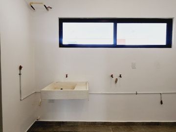 Casa en VENTA con recamara en planta baja Fracc LOMAS DE LA RIOJA