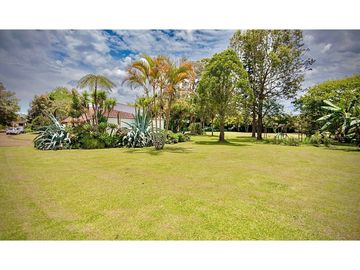 Venta Espectacular Casa y lote plano Futbol Parcelacion Llanogrande