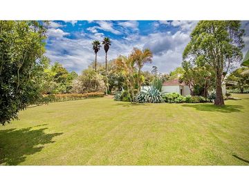 Venta Espectacular Casa y lote plano Futbol Parcelacion Llanogrande