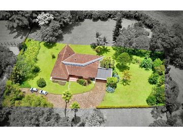 Venta Espectacular Casa y lote plano Futbol Parcelacion Llanogrande