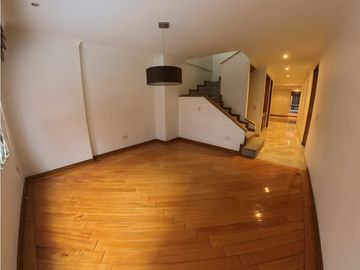 Apartamento duplex en venta de 137 m2 Molinos norte