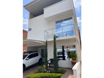 Venta de Espectacular Casa en Condominio en Jamundi