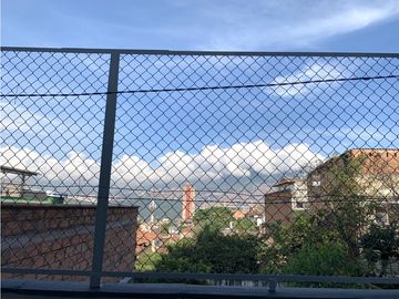 Venta de Casa + Apartaestudio en Villa Hermosa, Medellín | Estrato 4