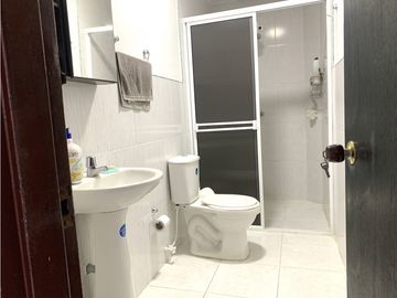 Venta de Casa + Apartaestudio en Villa Hermosa, Medellín | Estrato 4