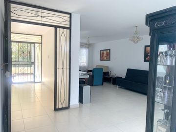 Venta de Casa + Apartaestudio en Villa Hermosa, Medellín | Estrato 4