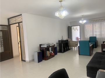 Venta de Casa + Apartaestudio en Villa Hermosa, Medellín | Estrato 4