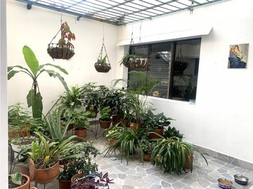 Venta de Casa + Apartaestudio en Villa Hermosa, Medellín | Estrato 4