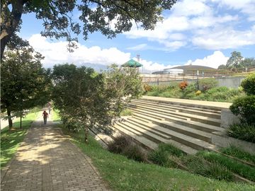 Venta de Casa + Apartaestudio en Villa Hermosa, Medellín | Estrato 4