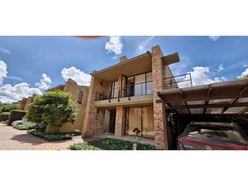 Amplia y bella casa para la venta en Chía
