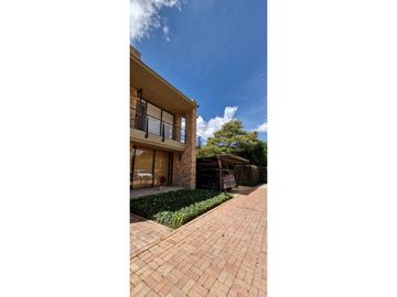 Amplia y bella casa para la venta en Chía