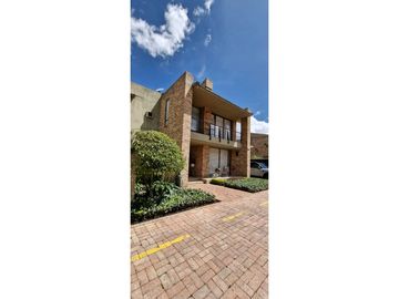 Amplia y bella casa para la venta en Chía