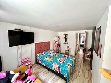 SE VENDE ESPECTACULAR CASA EN LOMA DEL INDIO POBLADO