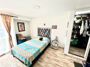 SE VENDE ESPECTACULAR CASA EN LOMA DEL INDIO POBLADO