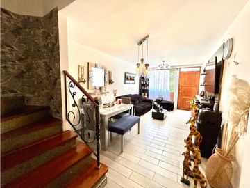 SE VENDE ESPECTACULAR CASA EN LOMA DEL INDIO POBLADO