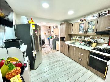 SE VENDE ESPECTACULAR CASA EN LOMA DEL INDIO POBLADO