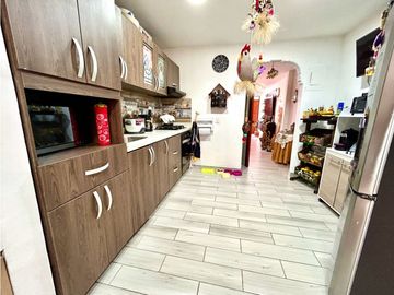 SE VENDE ESPECTACULAR CASA EN LOMA DEL INDIO POBLADO