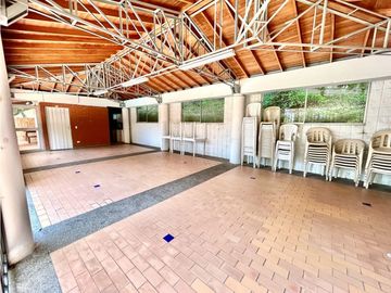 SE VENDE ESPECTACULAR CASA EN LOMA DEL INDIO POBLADO