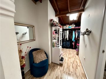 SE VENDE ESPECTACULAR CASA EN LOMA DEL INDIO POBLADO